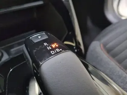 Photo 13 Peugeot 208  Electrique 50 kWh 136ch