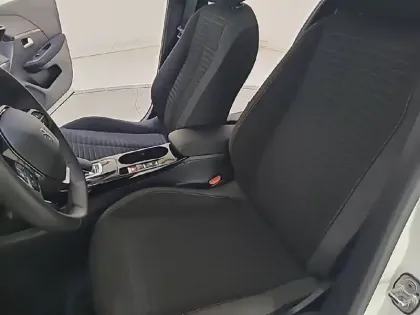 Photo 10 Peugeot 208  Electrique 50 kWh 136ch