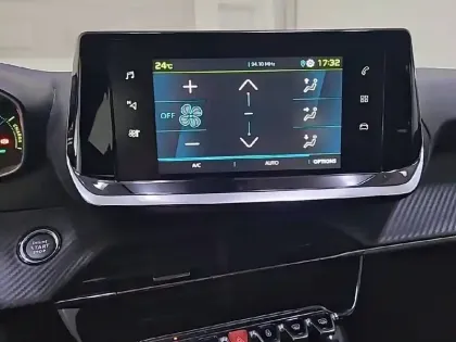 Photo 19 Peugeot 208  Electrique 50 kWh 136ch