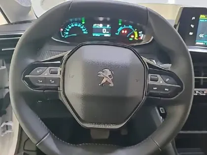 Photo 8 Peugeot 208  Electrique 50 kWh 136ch