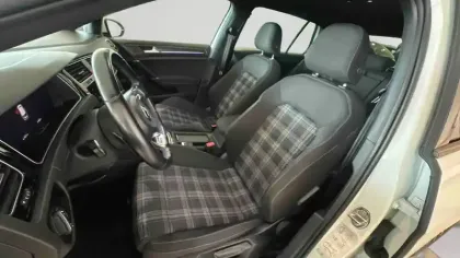 Photo 6 Volkswagen Golf  1.4 Hybrid Rechargeable OPF 204 DSG6