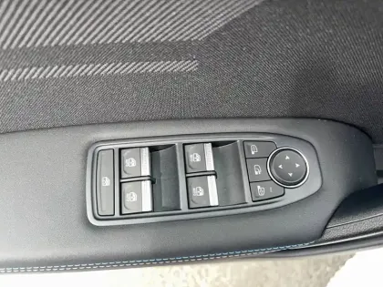 Photo 12 Renault Captur  E-Tech full hybrid 160 ch