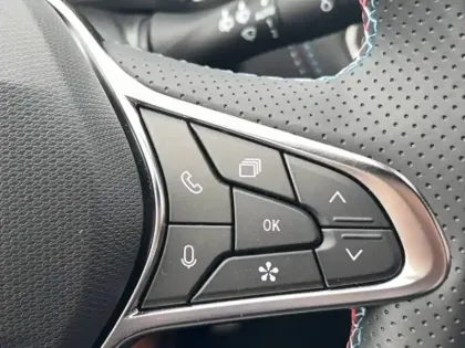 Photo 16 Renault Captur  E-Tech full hybrid 160 ch