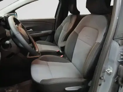 Photo 8 Dacia Jogger  Hybrid 140 7 places GSR2