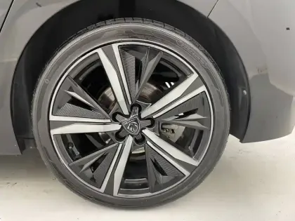 Photo 16 Peugeot 308  PureTech 130ch S&S EAT8