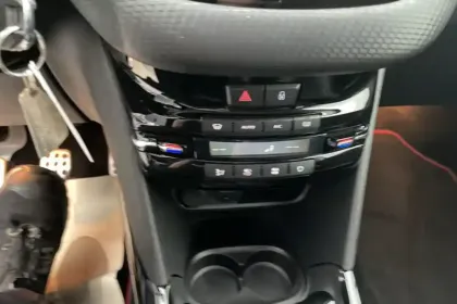 Photo 15 Peugeot 2008  1.2 PureTech 110ch S&S BVM5