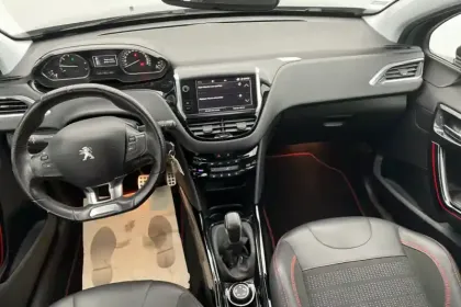 Photo 8 Peugeot 2008  1.2 PureTech 110ch S&S BVM5