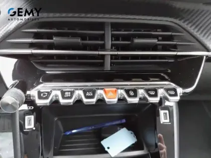Photo 13 Peugeot 2008  Electrique 136 ch