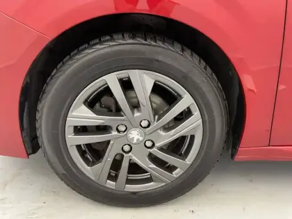 Photo 16 Peugeot 208  PureTech 100 S&S BVM6