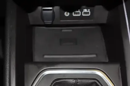 Photo 36 Renault Clio  E-Tech full hybrid 145