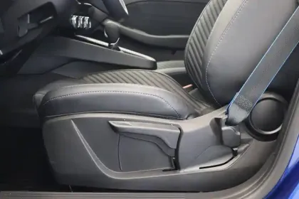 Photo 11 Renault Clio  E-Tech full hybrid 145