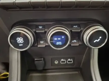 Photo 45 Renault Captur  E-Tech hybride 145