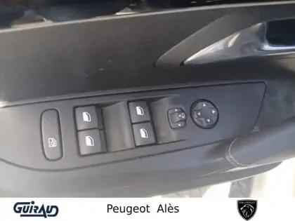 Photo 11 Peugeot 208  Hybrid 136 e-DCS6