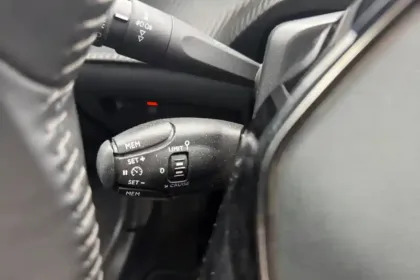 Photo 20 Peugeot 2008  PureTech 100 S&S BVM6