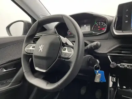 Photo 61 Peugeot 2008  PureTech 100 S&S BVM6