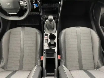 Photo 58 Peugeot 2008  PureTech 100 S&S BVM6