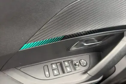 Photo 31 Peugeot 2008  PureTech 100 S&S BVM6