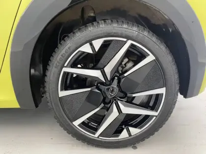 Photo 47 Peugeot 208  PureTech 100 S&S BVM6