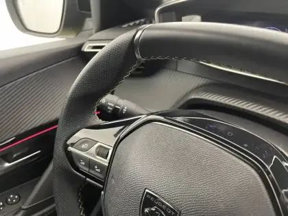 Photo 59 Peugeot 208  PureTech 100 S&S BVM6