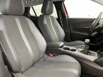 Photo 26 Peugeot 2008  PureTech 130 S&S BVM6