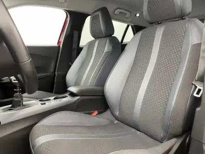 Photo 13 Peugeot 2008  PureTech 130 S&S BVM6