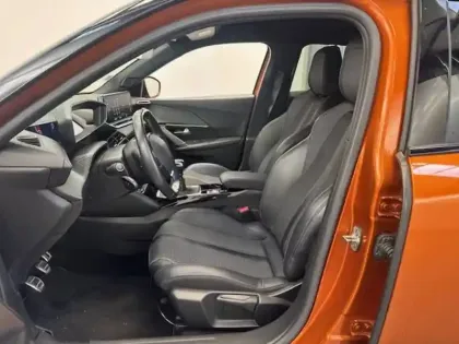 Photo 25 Peugeot 2008  PureTech 130 S&S BVM6