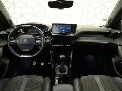 Photo 42 Peugeot 2008  PureTech 130 S&S BVM6