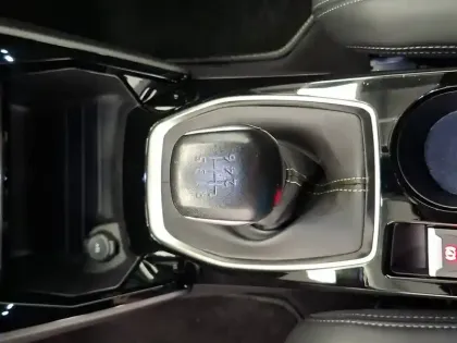 Photo 62 Peugeot 2008  PureTech 130 S&S BVM6