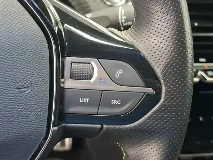 Photo 61 Peugeot 2008  PureTech 130 S&S BVM6