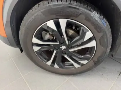 Photo 30 Peugeot 2008  PureTech 130 S&S BVM6