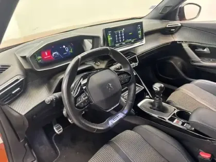 Photo 22 Peugeot 2008  PureTech 130 S&S BVM6