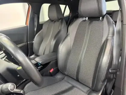 Photo 23 Peugeot 2008  PureTech 130 S&S BVM6