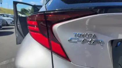 Photo 30 Toyota C-HR  Hybride 2.0L