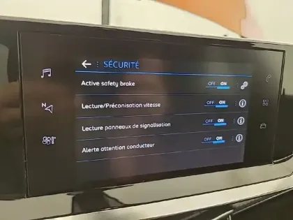 Photo 18 Peugeot 2008  PureTech 130 S&S BVM6