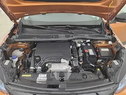 Photo 28 Peugeot 2008  PureTech 130 S&S BVM6