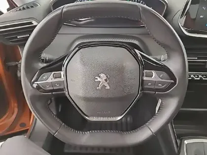Photo 8 Peugeot 2008  PureTech 130 S&S BVM6