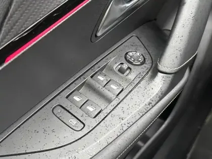 Photo 29 Peugeot 2008  BlueHDi 130 S&S EAT8