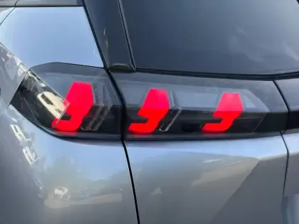 Photo 16 Peugeot 2008  PureTech 130 S&S EAT8