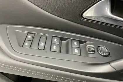 Photo 51 Peugeot 308  PHEV 180 e-EAT8