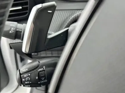 Photo 53 Peugeot 208  Hybrid 100 e-DCS6