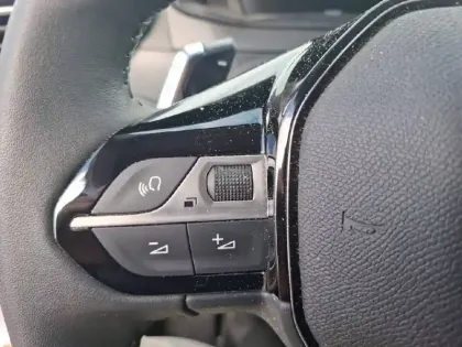 Photo 18 Peugeot 208  Hybrid 100 e-DCS6