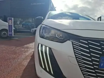 Photo 15 Peugeot 208  Hybrid 100 e-DCS6