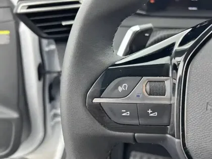 Photo 46 Peugeot 208  Hybrid 100 e-DCS6