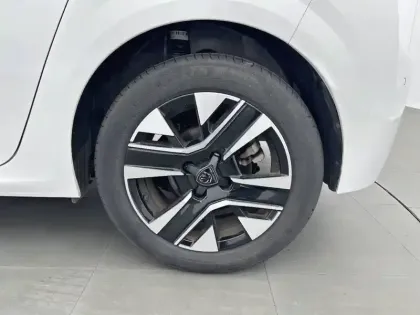Photo 40 Peugeot 208  Hybrid 100 e-DCS6
