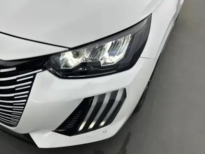 Photo 43 Peugeot 208  Hybrid 100 e-DCS6