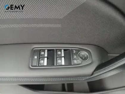 Photo 11 Renault Captur  E-Tech full hybrid 145 ch