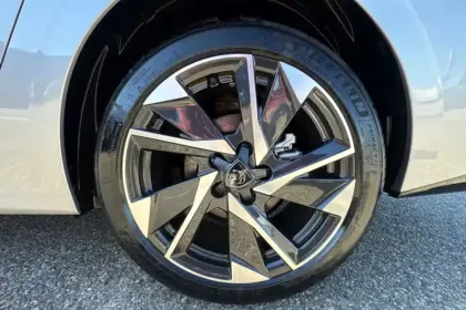 Photo 23 Peugeot 308  SW BlueHDi 130ch S&S EAT8