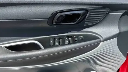 Photo 19 Hyundai Bayon  1.0 T-GDi 100 Hybrid 48V