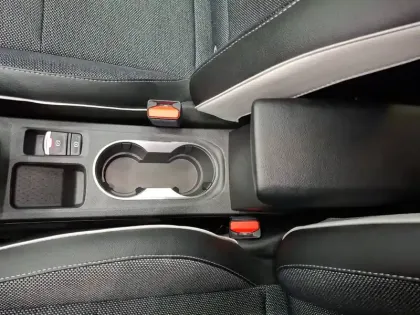 Photo 33 Renault Captur  E-Tech full hybrid 145