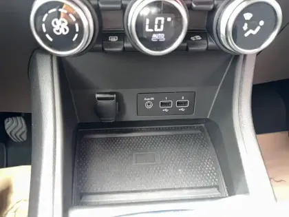 Photo 39 Renault Captur  mild hybrid 140